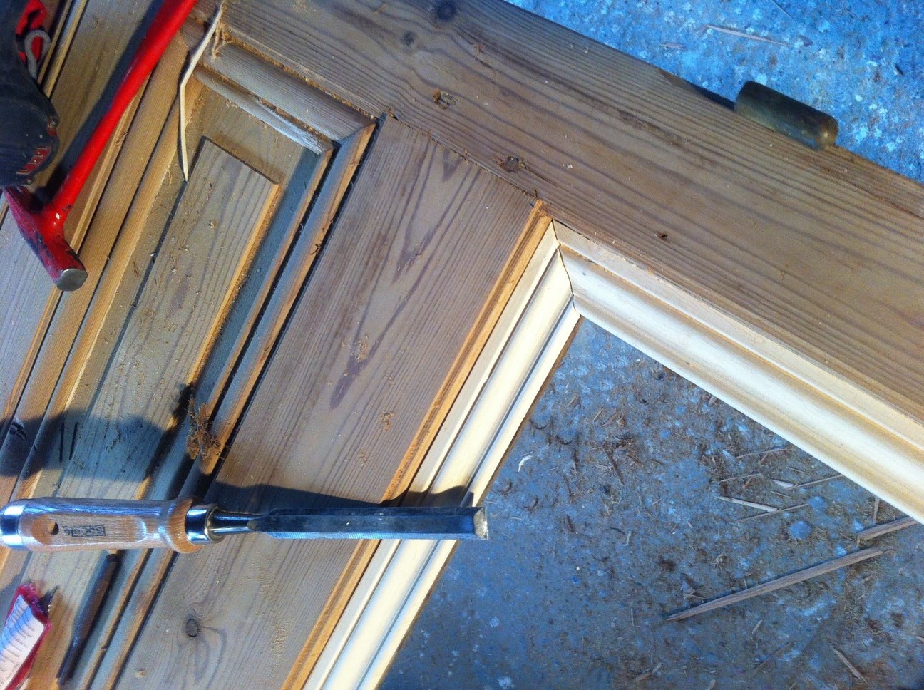 image renovation de porte en bois