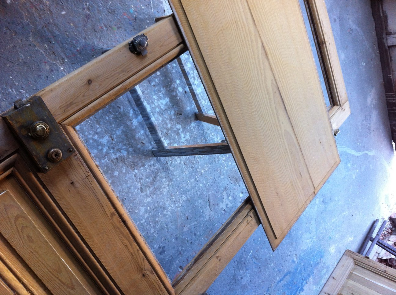 image renovation de porte en bois